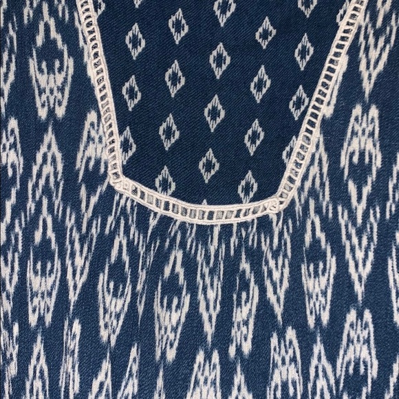 Blue pattern top - Picture 4 of 4